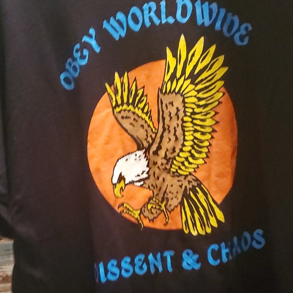 Obey Worldwide dissent & chaos XL - Picture 3 of 5